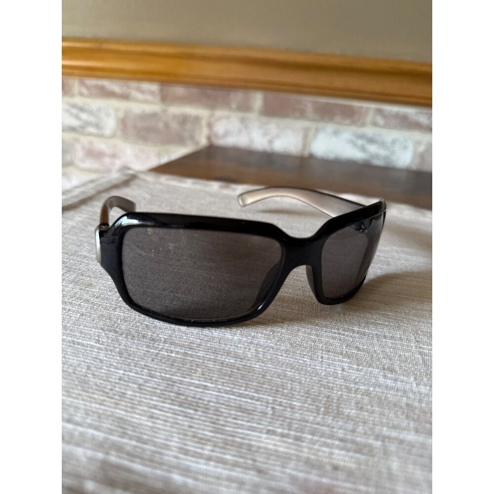 Chic Black Sunglasses With Rectangular Lenses & Silver Accent